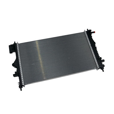 İyi bir fiyat. Alüminyum radyatör ve plastik su tankı Chevrolet Malibu 1.5T 2012-2019 için mükemmel çevrimiçi